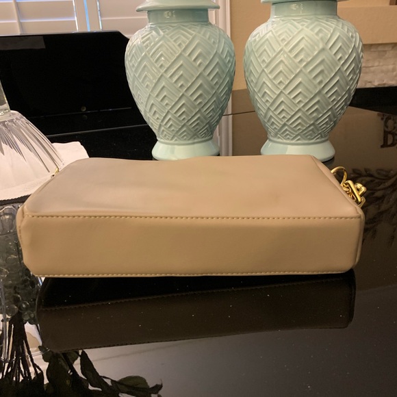 The Newest Clutch Purse. “It” bag with Chunky Chain Link Shoulder Strap - Picture 3 of 4